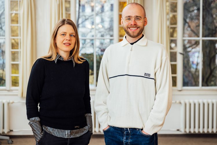 Nicolas van Veen (rechts) und Dr. Marit Heuß (links) beim Kickoff des Pre-Doc Awards 2025/26, Foto: Christian Hüller